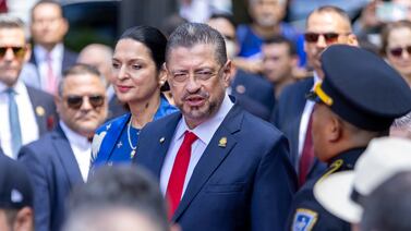 Rodrigo Chaves va de bronca en bronca, ahora 20 diputados lo acusan de varios delitos