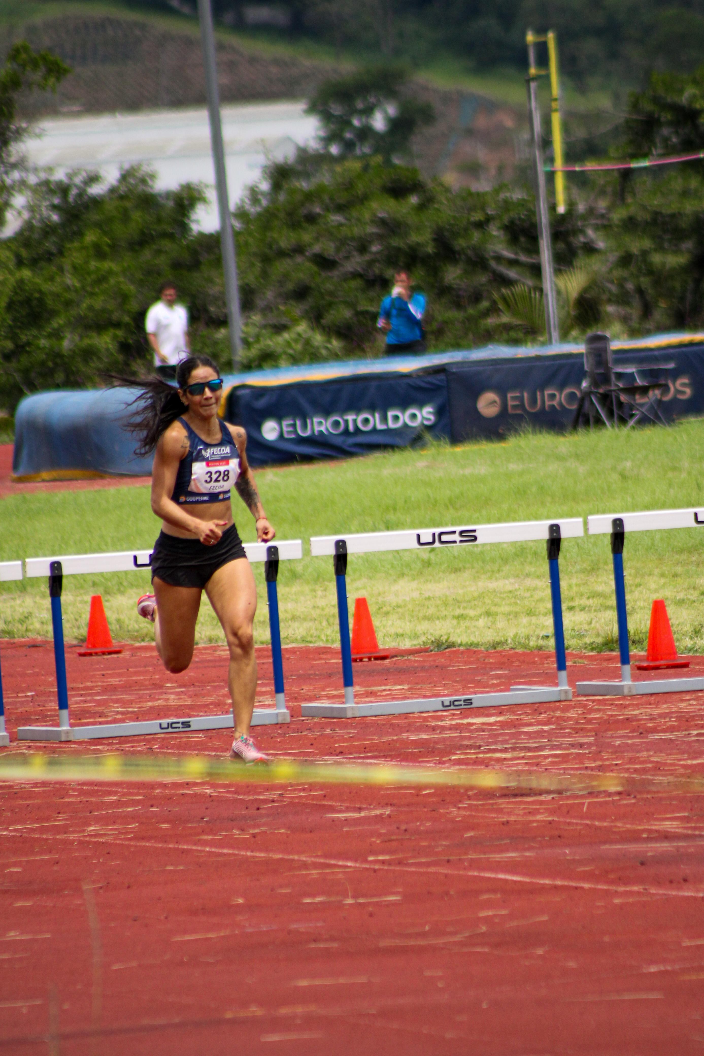 Daniela Rojas, atleta de los 400 metros vallas está lista para debutar en el Campeonato Mundial de Atletismo.  Cortesía.