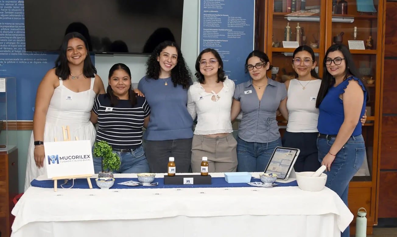 Estudiantes ticas crean enjuague natural que alivia y protege la boca durante quimioterapia