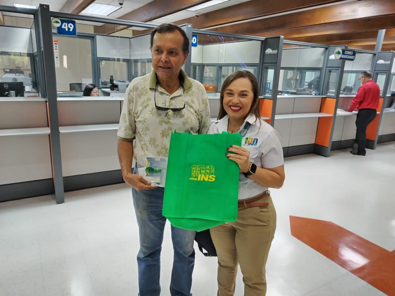 Don Óscar salió piropeado por su puntualidad y ahora es el nuevo rey del marchamo.