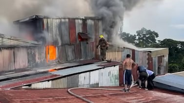 Incendio en San Juan: Vecinos viven una pesadilla y denuncian que nadie les quiere ayudar