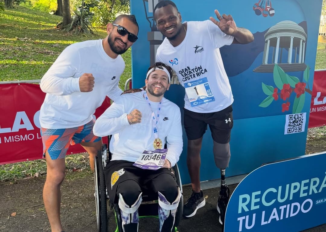 Esteban Chavarría, modelo en silla de ruedas