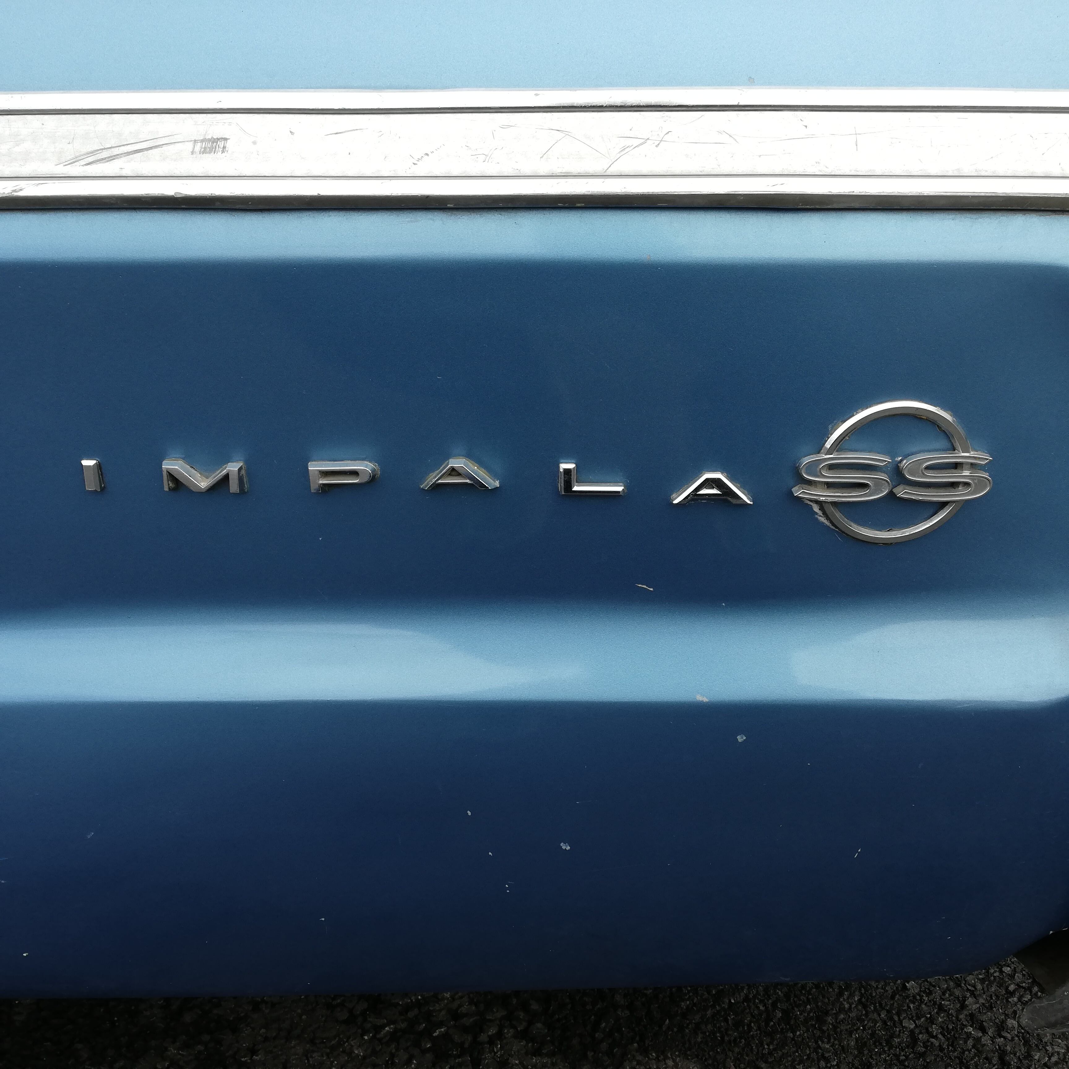 Silvia Gómez Murillo se enamoró de un Chevrolet Impala 1974, que estaba hecho una chatarra, desde que tenía 10 años. Ahora que tiene 29 años y es arquitecta, lo rueda orgullosa por las calles del país.