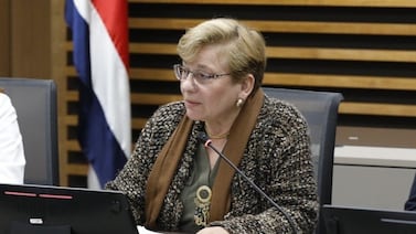 Diputados retomaron proyecto de jornadas 4x3 y pasó de todo; hasta casi le rebajan el salario a Anna Katharina Müller