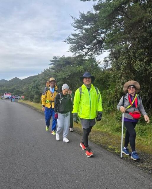 Johnny López, periodista de Más que noticias haciendo la romería 2025