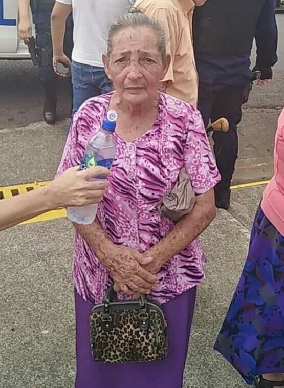 Sujeto se hace pasar por chancero para robar parte de la pensión de una adulta mayor en La Fortuna. Foto Edgar Chinchilla.