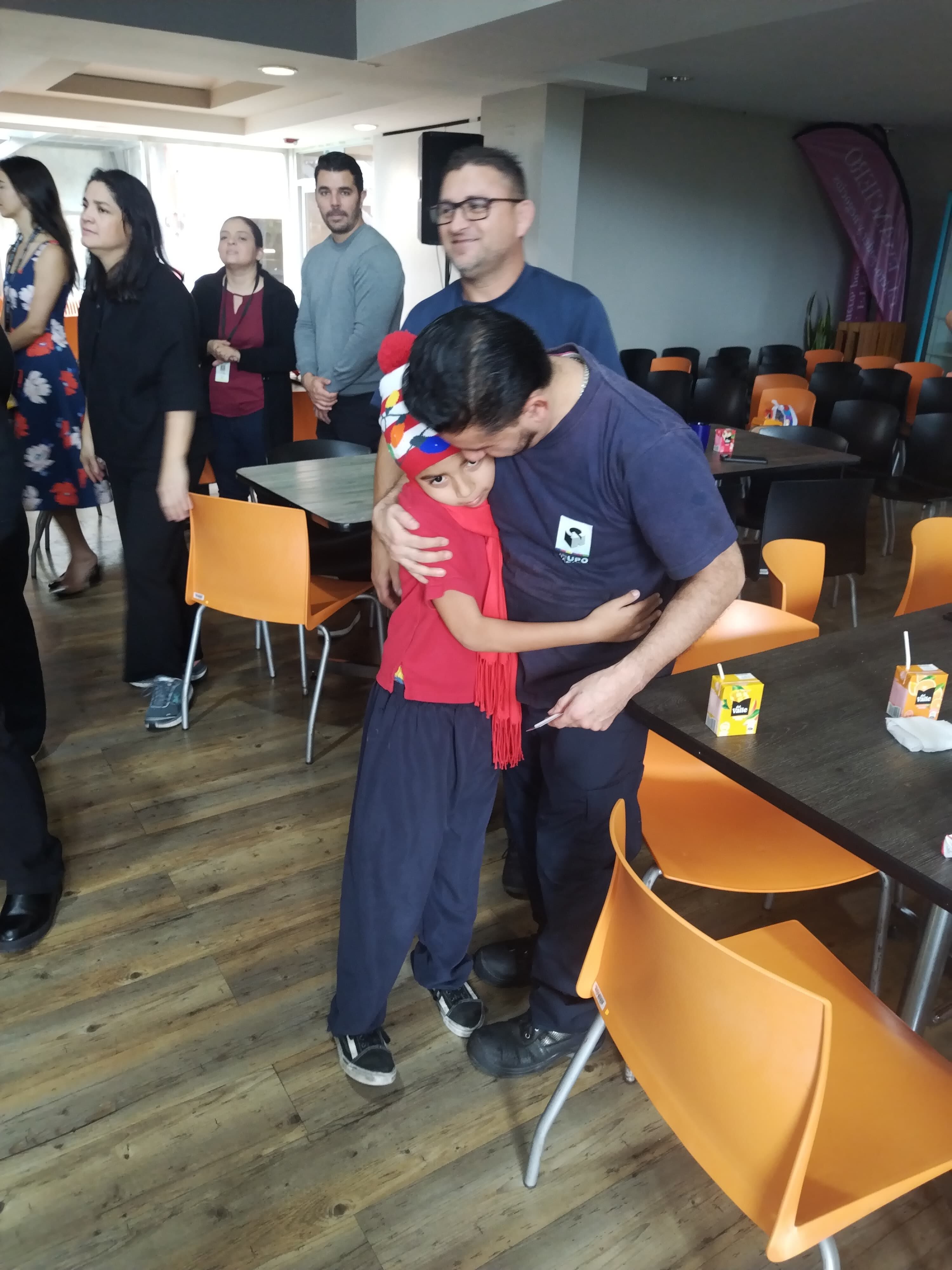 Este martes 3 de diciembre en Grupo Nación celebramos el inicio de la Navidad en medio de un ambiente de alegría, celebración, solidaridad, de la mano del coro de niños de Obras del Espíritu Santo y el amor que siempre le pone a todo lo que hace el padre Sergio Valverde