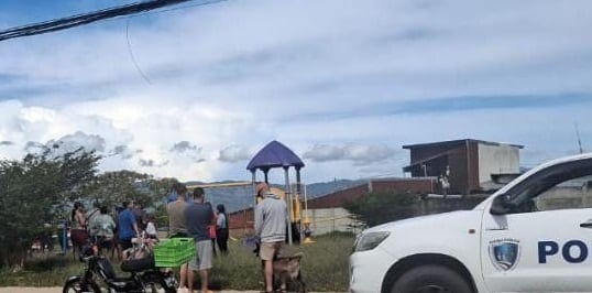 El cuerpo de la mujer fue encontrado en un parque infantil en San Rafael de Oreamuno. Foto Informa Churuca 5.