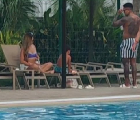 Mimi Ortiz fue vista junto a su hijo y su expareja Daniel Mora en un hotel de playa recientemente.