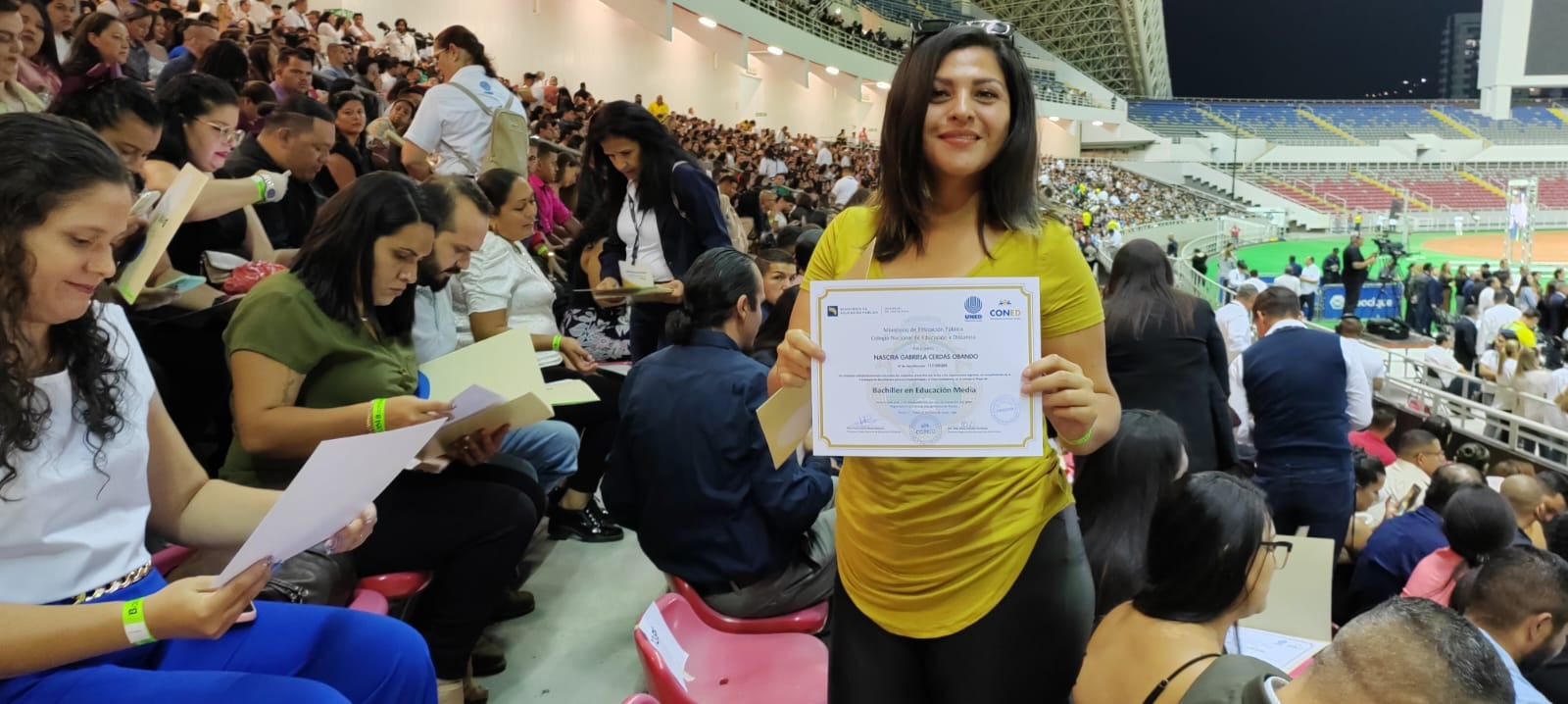 El pasado 5 de abril unas 5 mil personas se graduaron en el Estadio Nacional, como parte de la primera generación de estudiantes que se matricularon en el Programa Bachillerato para la Empleabilidad y el Emprendimiento (BEE) en el 2023