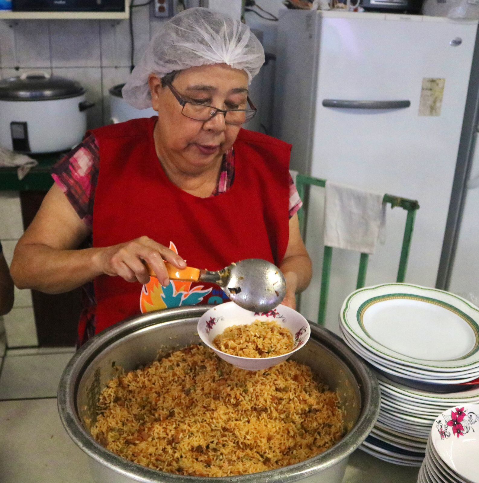 Tremenda sorpresa nos llevamos esta semana cuando el padre Sergio Valverde, presidente de la Asociación Obras del Espíritu Santo nos confirmó que el chiquito de más edad que atiende tiene 110 años, se llama Felipe Santiago Navarro Bello nació el 25 de julio de 1912.