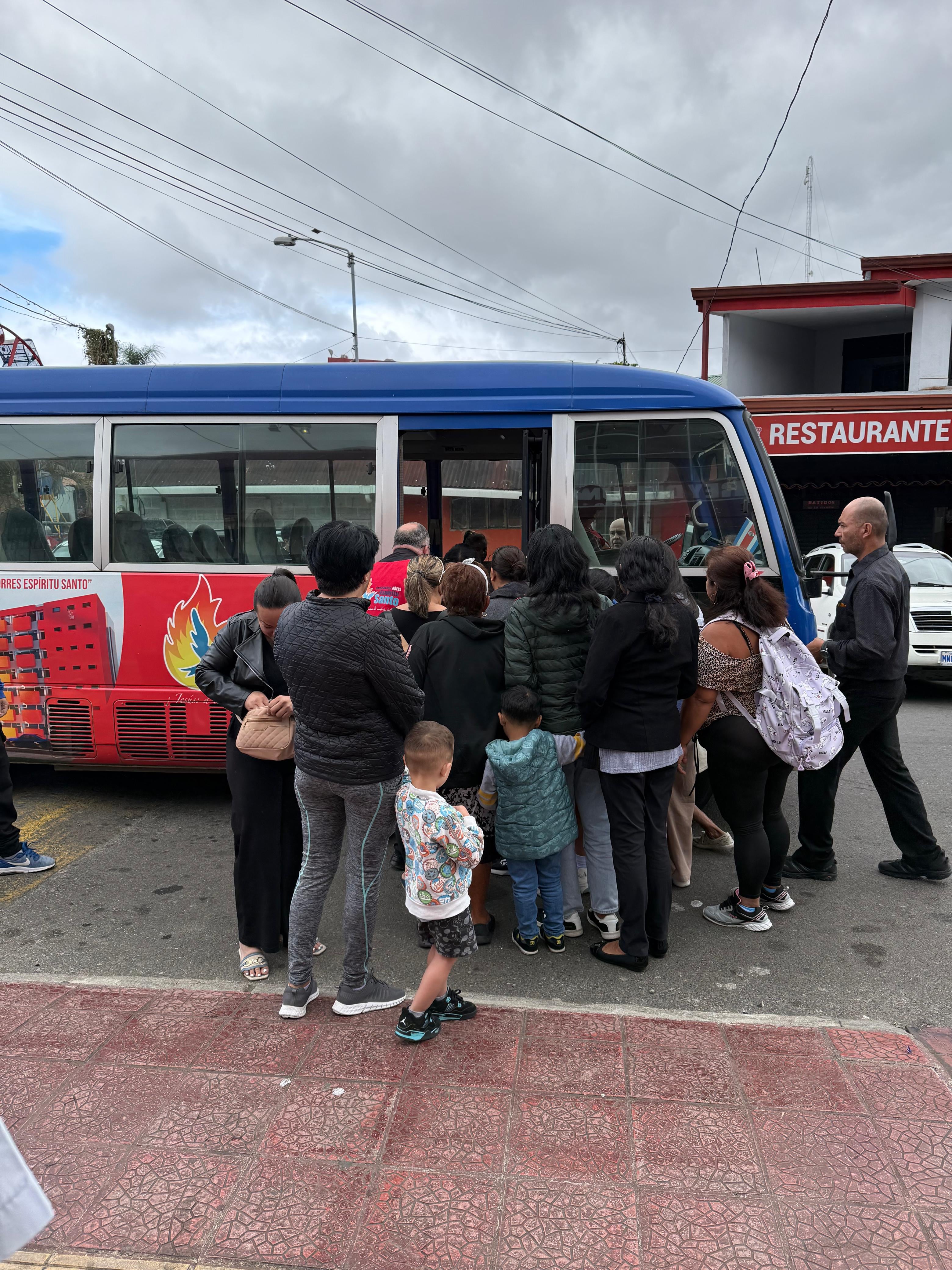 Las autoridades confirman que a las 12:01 del lunes 23 de febrero recibieron la alerta de una balacera en el barrio Cristo Rey de San José y cuando llegaron al lugar se encontraron con dos personas fallecidas.