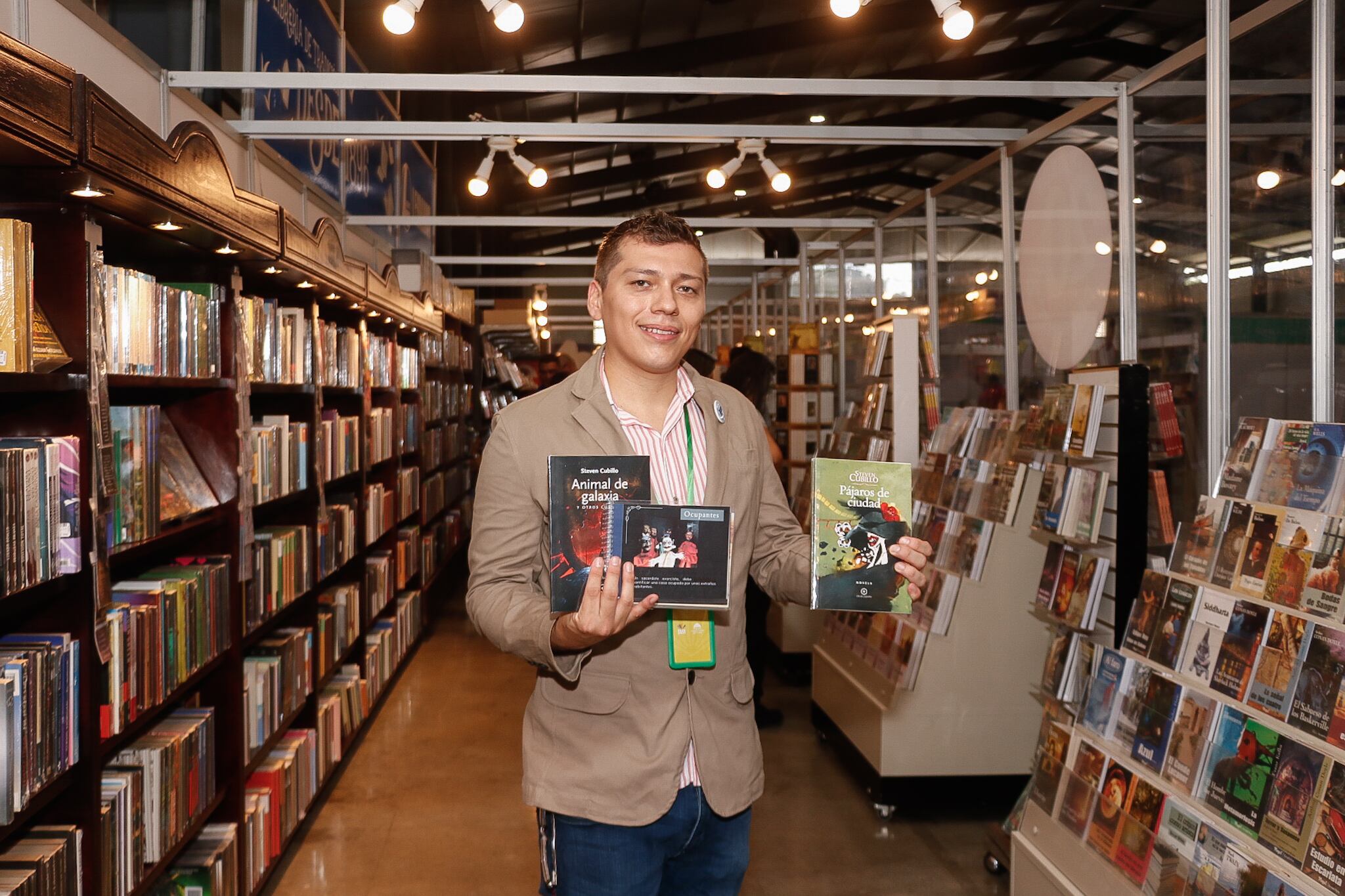 Steven Cubillo es el autor de 'Pájaros de Ciudad' (Foto: Lilly Arce)