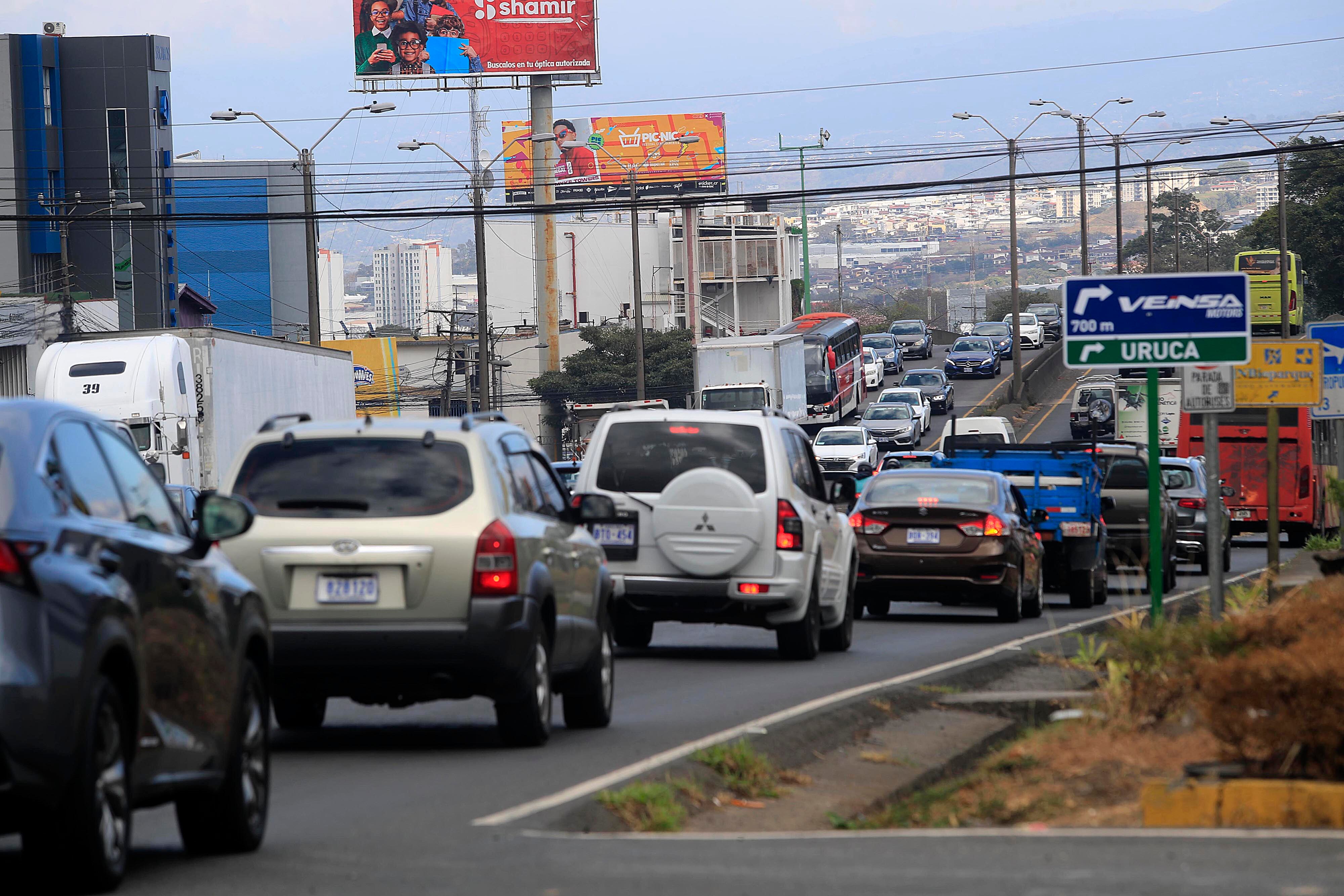 19/02/2024 San José. Recorrido para ver medidas de tránsito para aliviar presas. Ampliación de horario en carriles reversibles; cierres en accesos a autopista y presencia de oficiales para regular el tránsito, son algunas de las medidas para descongestionar las carreteras saturadas de vehículos. Foto: Rafael Pacheco Granados