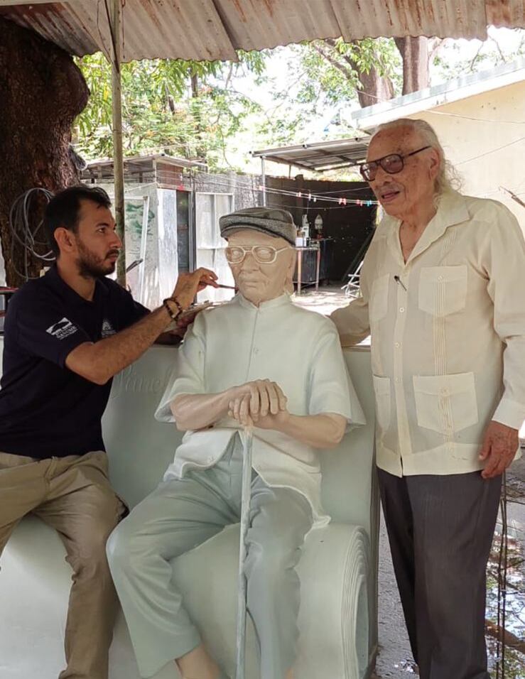 Además de ser fabricante de prótesis, Yeison Silva es pintor y escultor, cuyas pasiones las fue descubriendo a través de los años.
