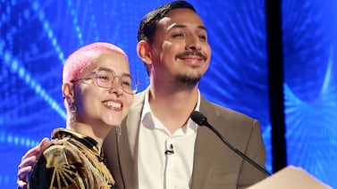 Ariel Robles explica el poderoso motivo detrás del corte de pelo de su novia tras burla en redes