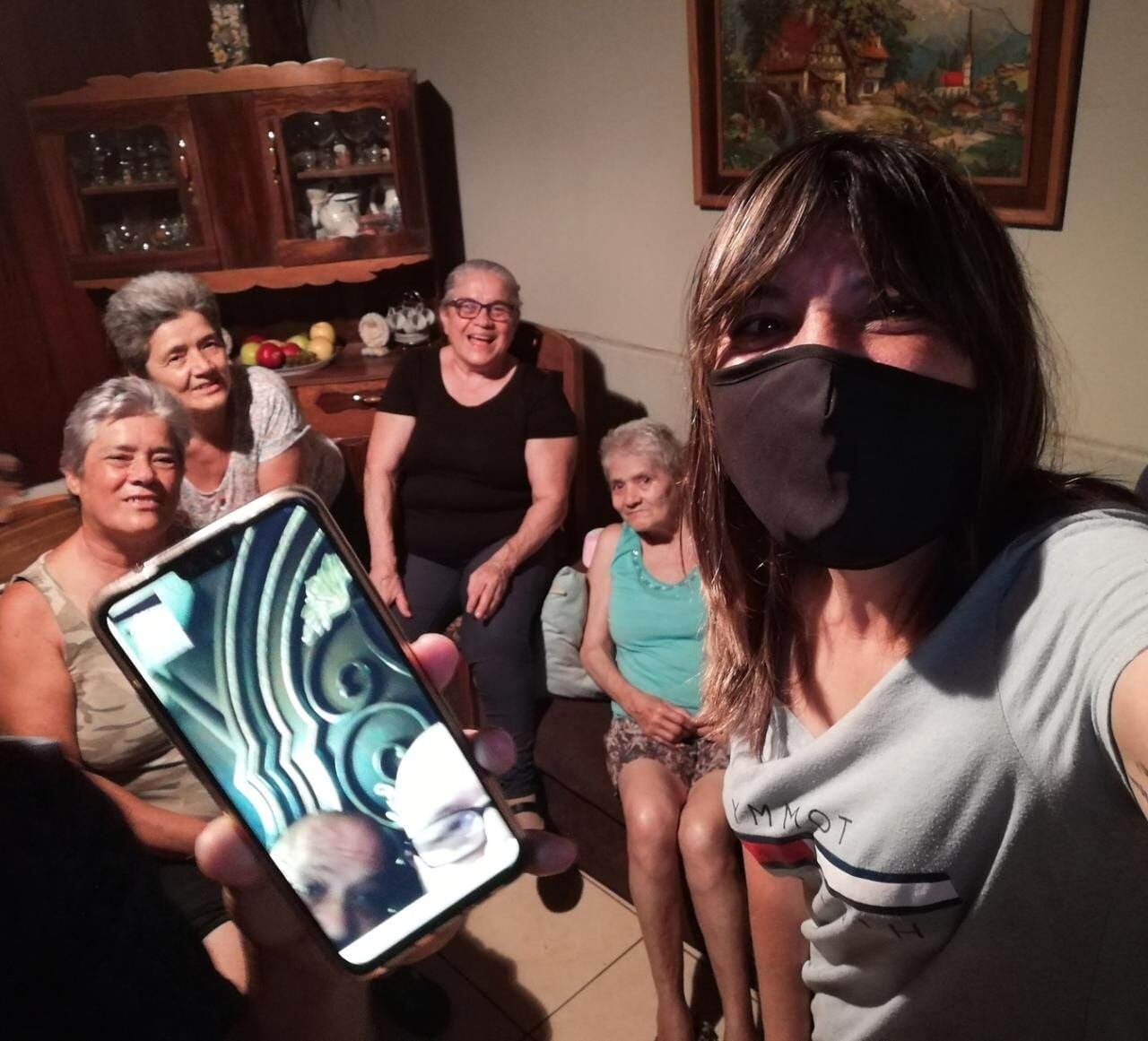 Jackeline no lo hubiera logrado sin el apoyo de sus tías Sandra, Lorena, Cecilia y Vera (de izquierda a derecha). Cortesía.