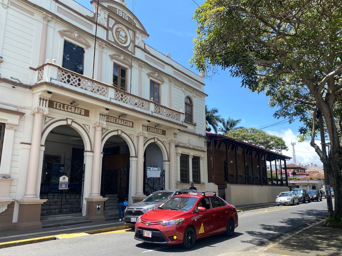 Toda la Avenida 0 está cargada de edificios históricos.