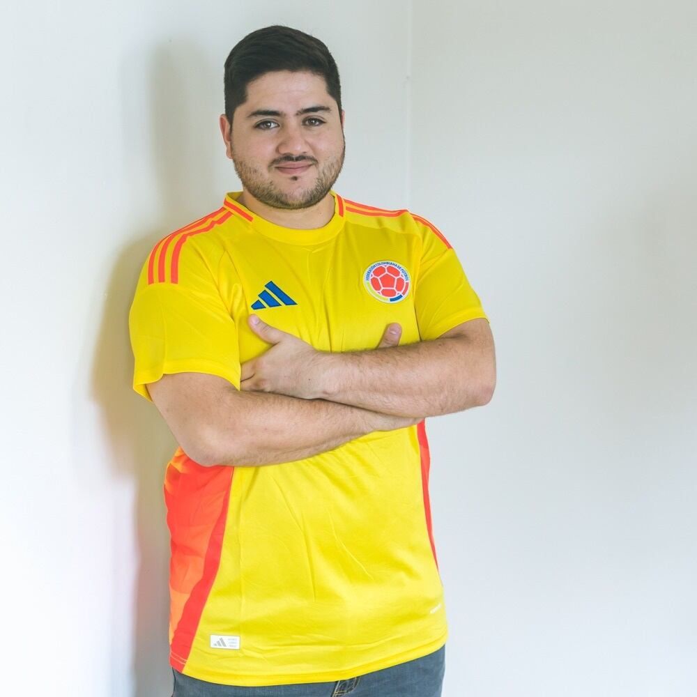 Jorge Rendón Gallego nació hace 31 años en el municipio de Guarne, el cual está ubicado en el departamento de Antioquia, Colombia. Su papá (don Jorge) lo enamoró del fútbol y juntos alimentaron la pasión viendo al Atlético Nacional hacer goles en el estadio Atanasio Girardot