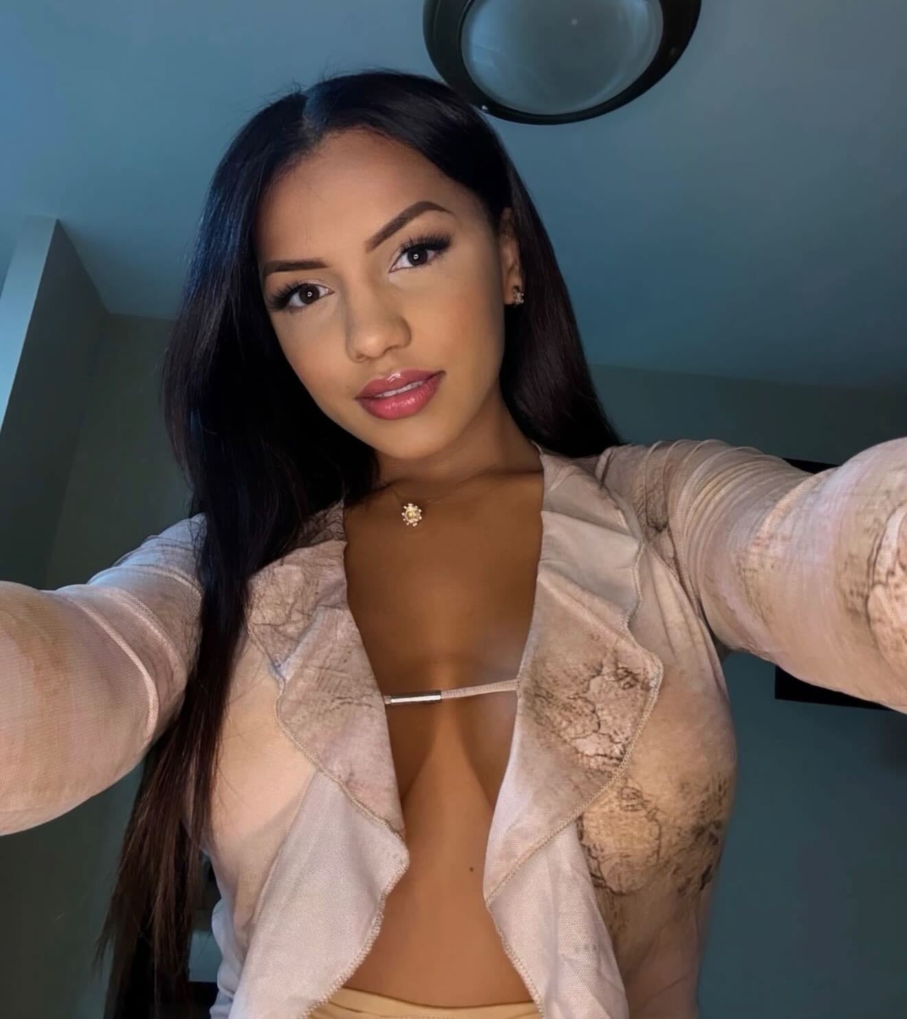 Hillary Castro, expareja de Allan Alemán no se le quedó callada a Melanie Valverde, expareja de Loría. Instagram Hillary Castro.