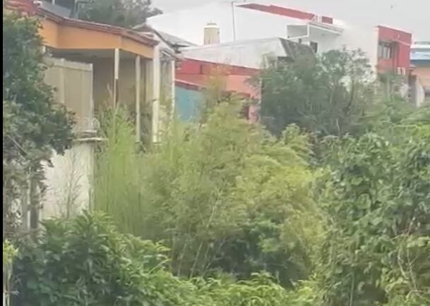Los vecinos de barrio La Salle temen que las lluvias sigan socavando el terreno. Foto cortesía.