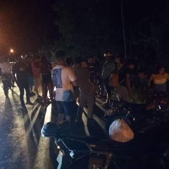 Choque entre moto y carro deja cuatro heridos en Corredores. Foto Alfonso Quesada.
