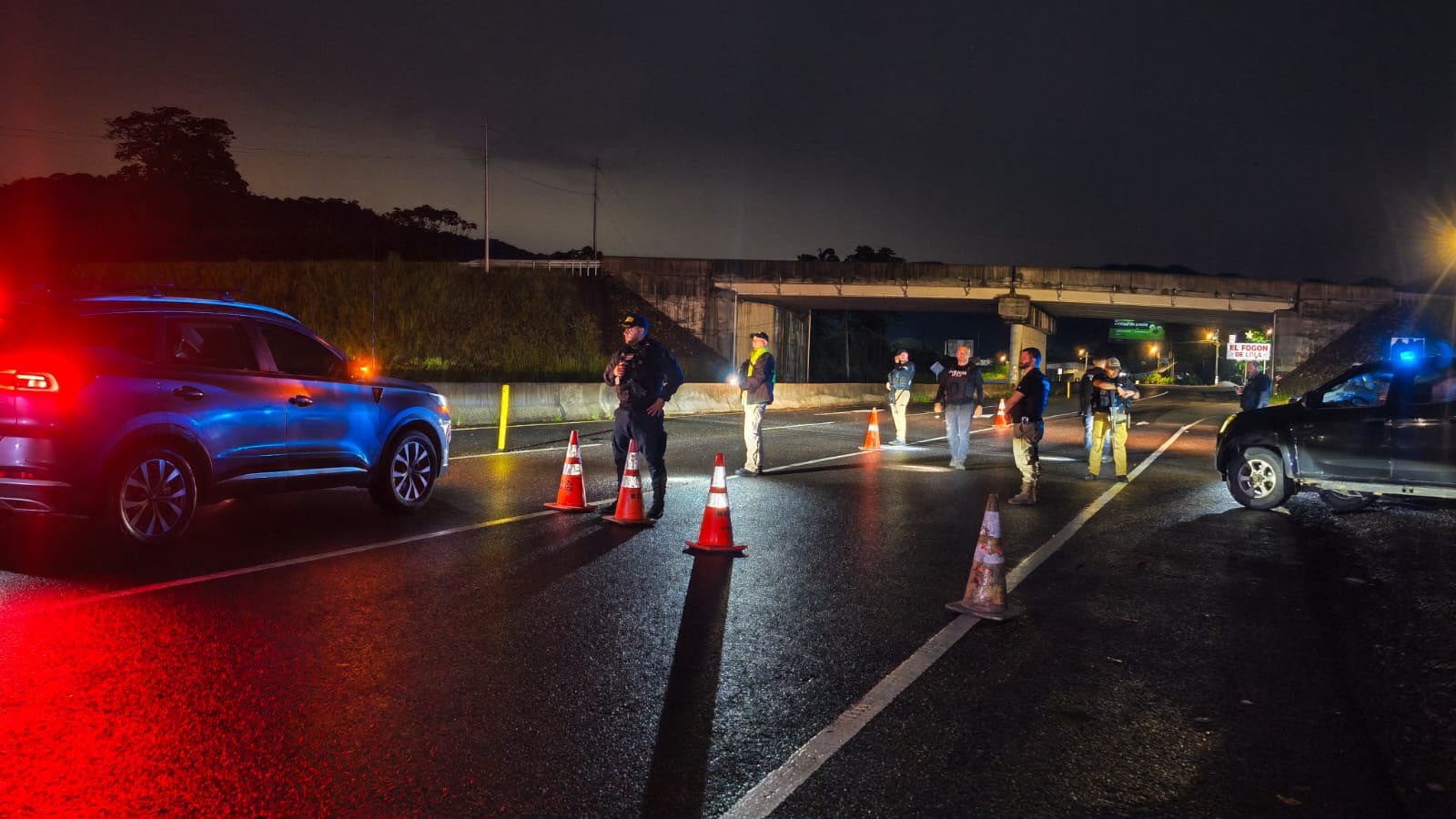 Operativo policial realizado en Guápiles, la noche del sábado 26 de setiembre del 2026. Foto: OIJ