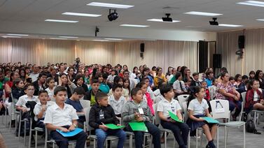 ¿Sabe qué pasa cuando reúnen a 130 estudiantes genios?