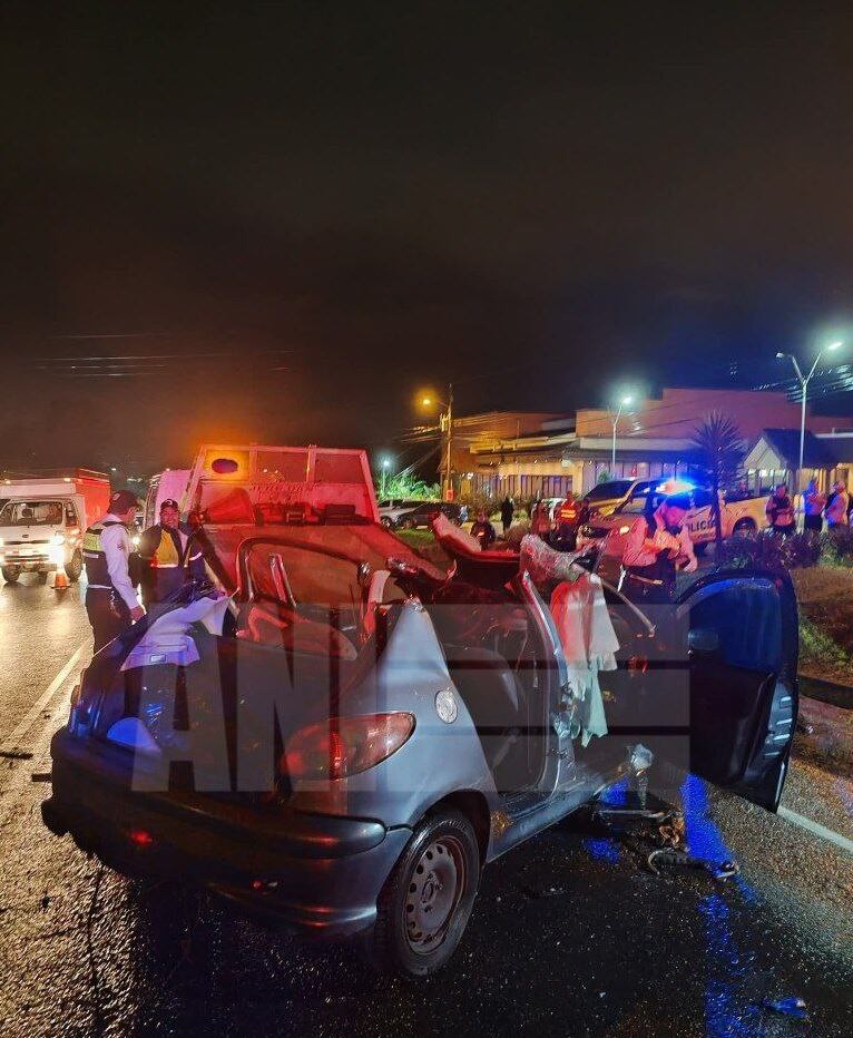 Violento choque entre dos vehículos en ruta 32. Foto ANI