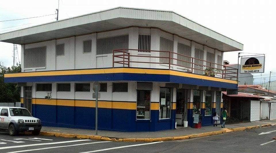 Esta es una historia de video juego, pero en la vida real y tiene que ver con la super poderosa transnacional de video juegos, Nintendo, y un humilde supermercado de San Ramón que se llama, desde hace añales, “Super Mario”.