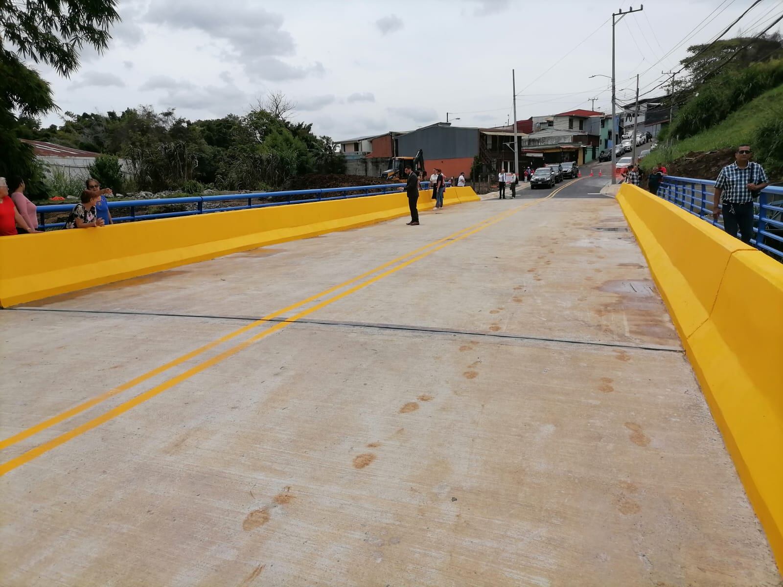 El puente La Gloria, ubicado sobre el río María Aguilar, en el límite distrital entre Zapote y San Francisco de Dos Ríos se reabrió este miércoles. Prensa MSJ.