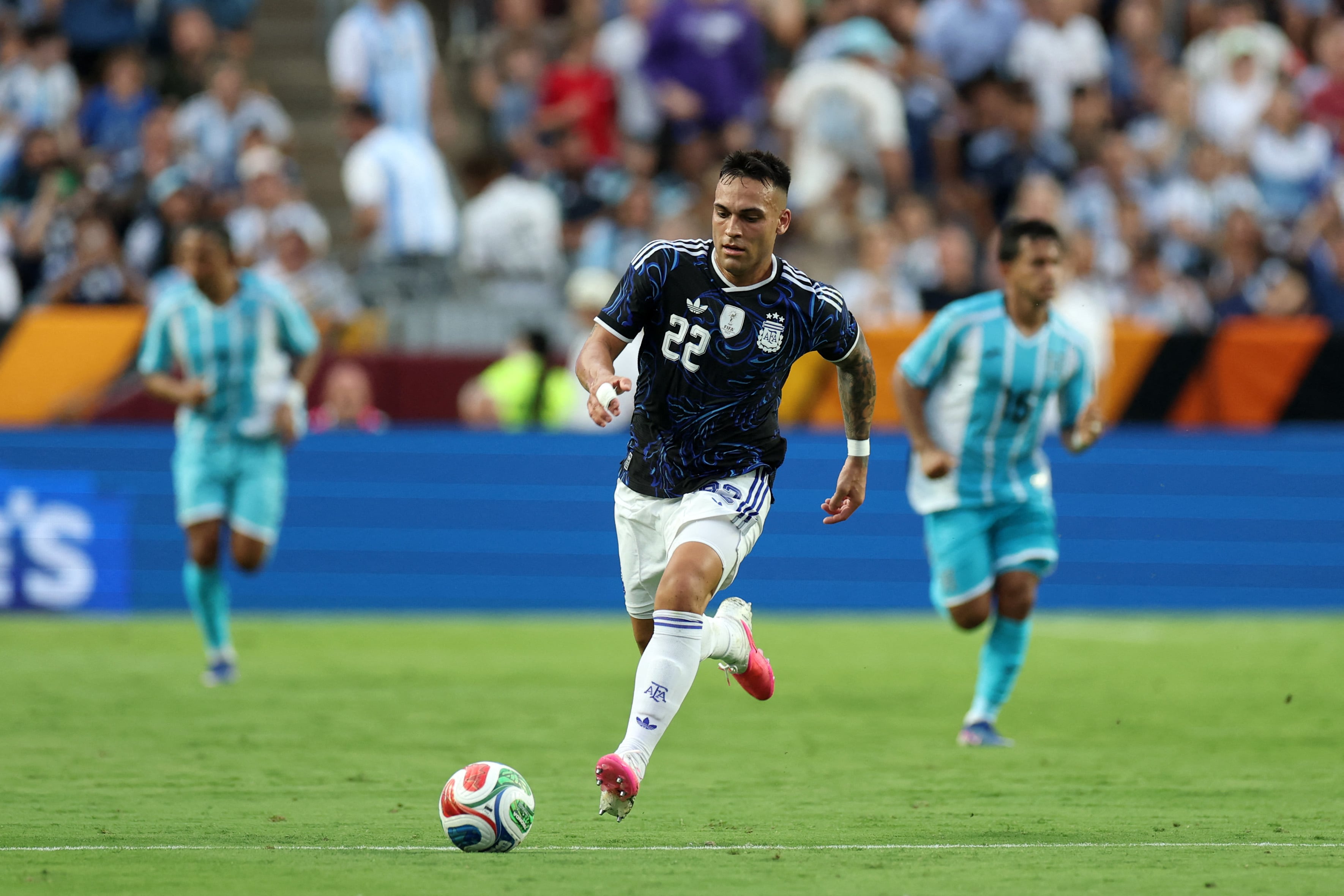 COLLEGE STATION, TEXAS - JUNE 06: Lautaro Martinez of Argentina runs with the ball during the international friendly match between Argentina and Honduras at Kyle Field on June 06, 2026 in College Station, Texas. Tim Warner/Getty Images/AFP (Photo by Tim Warner / GETTY IMAGES NORTH AMERICA / Getty Images via AFP)
