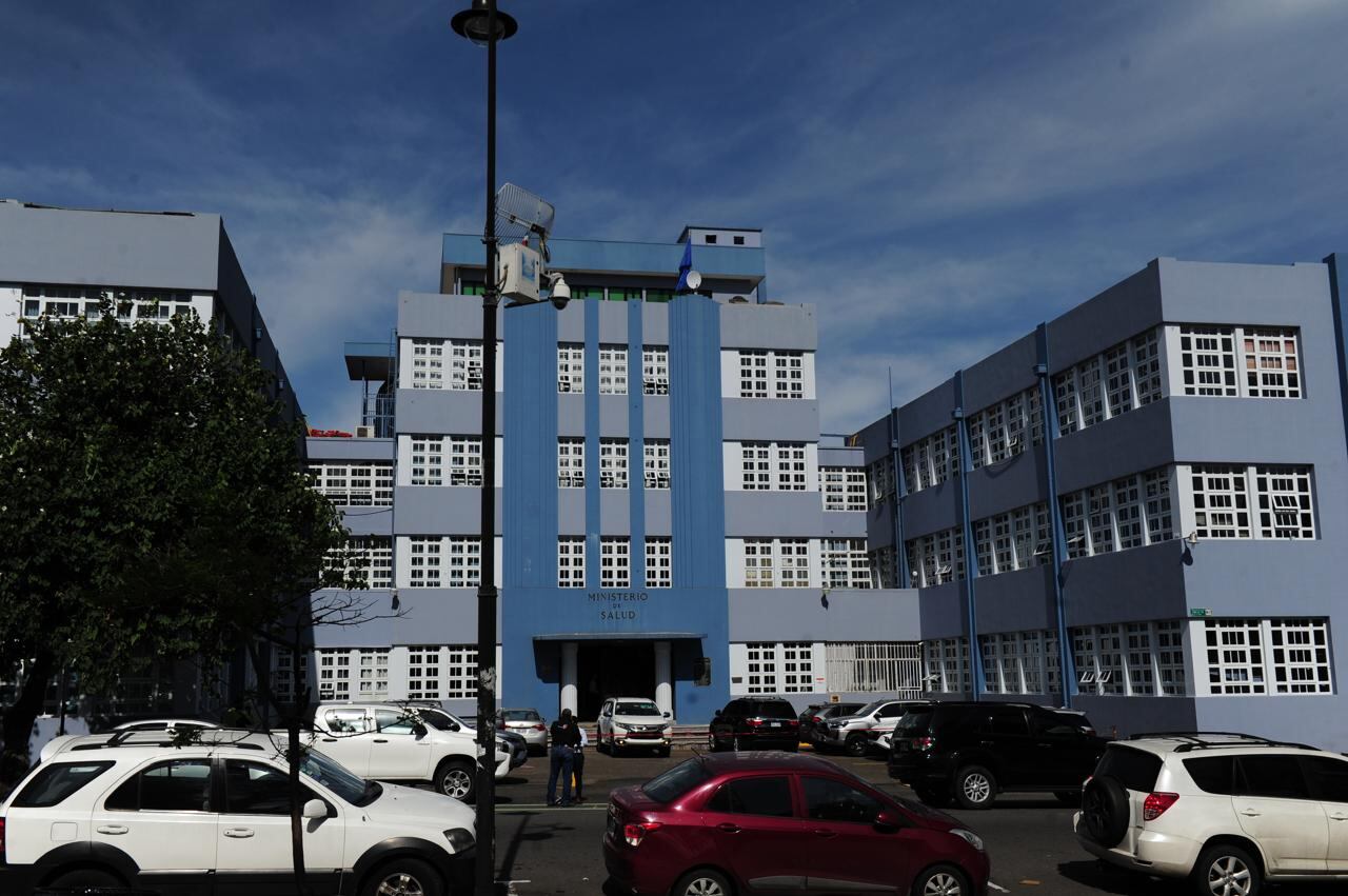 La Fiscalía General allana el Ministerio de Salud por el caso del Parque Viva.