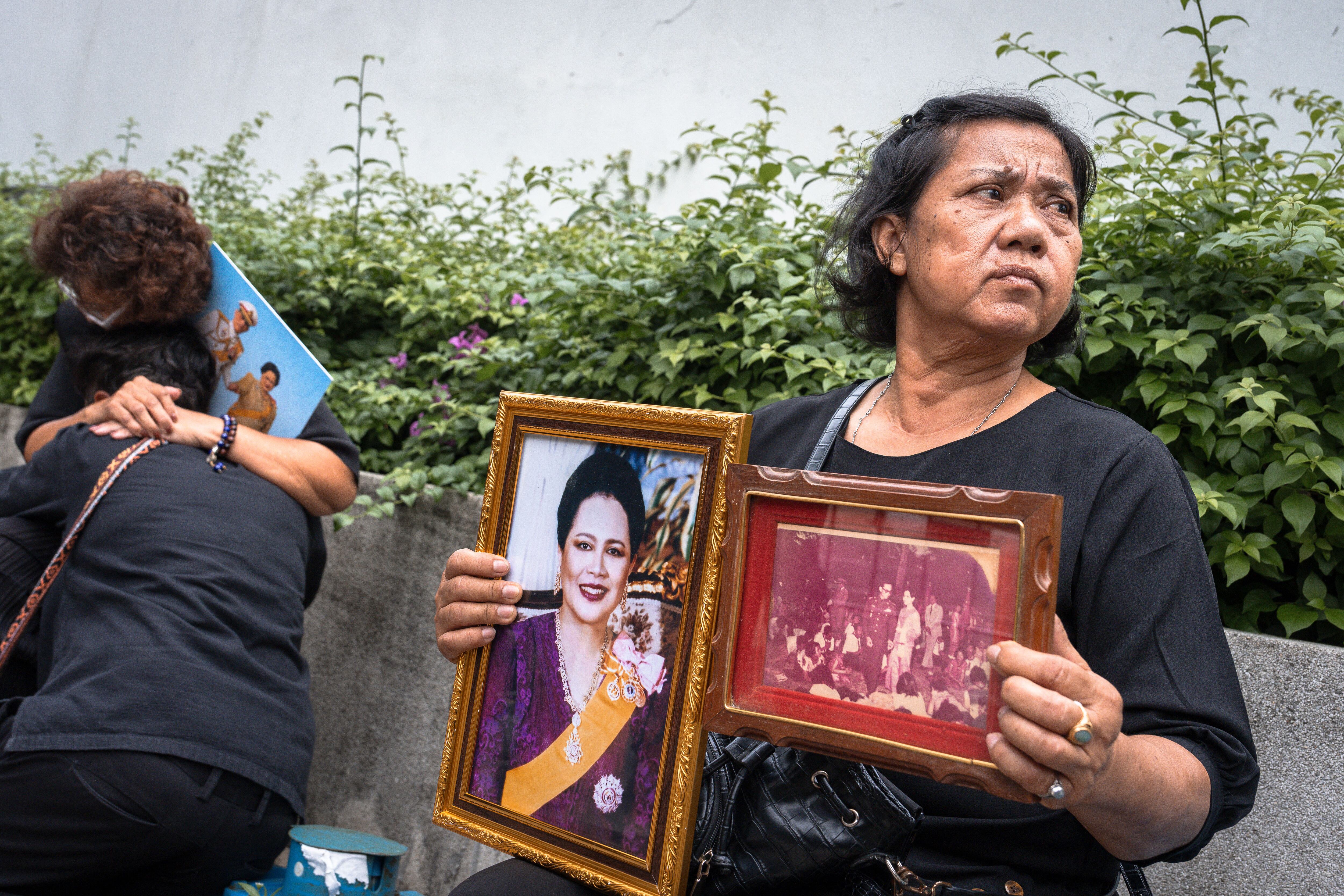 La reina emérita Sirikit de Tailandia murió el viernes a los 93 años.