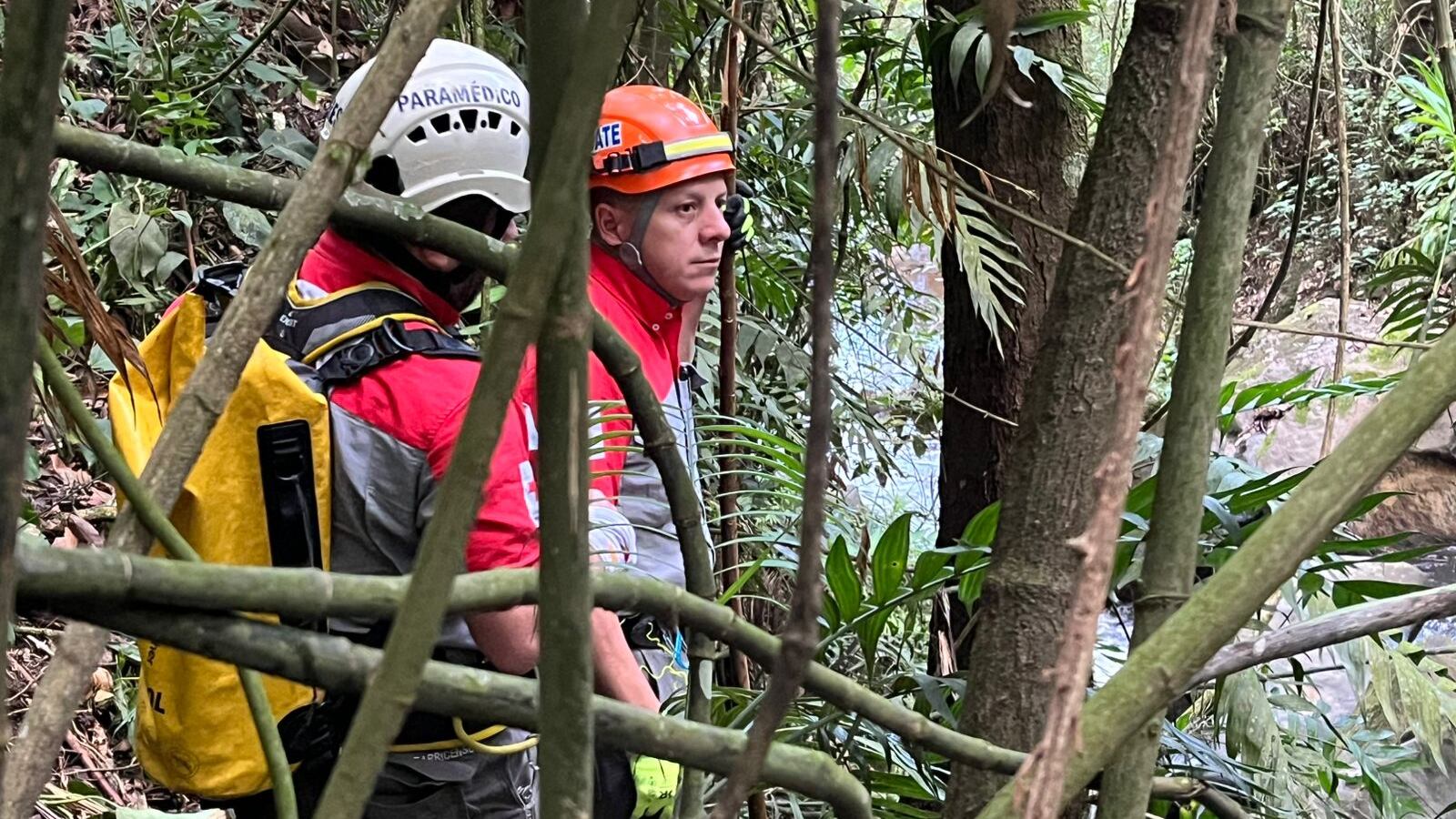 Un adulto mayor de aproximadamente 80 años es buscado en las montañas de Alto Pavas en Carrizal, Alajuela. Foto: La Teja