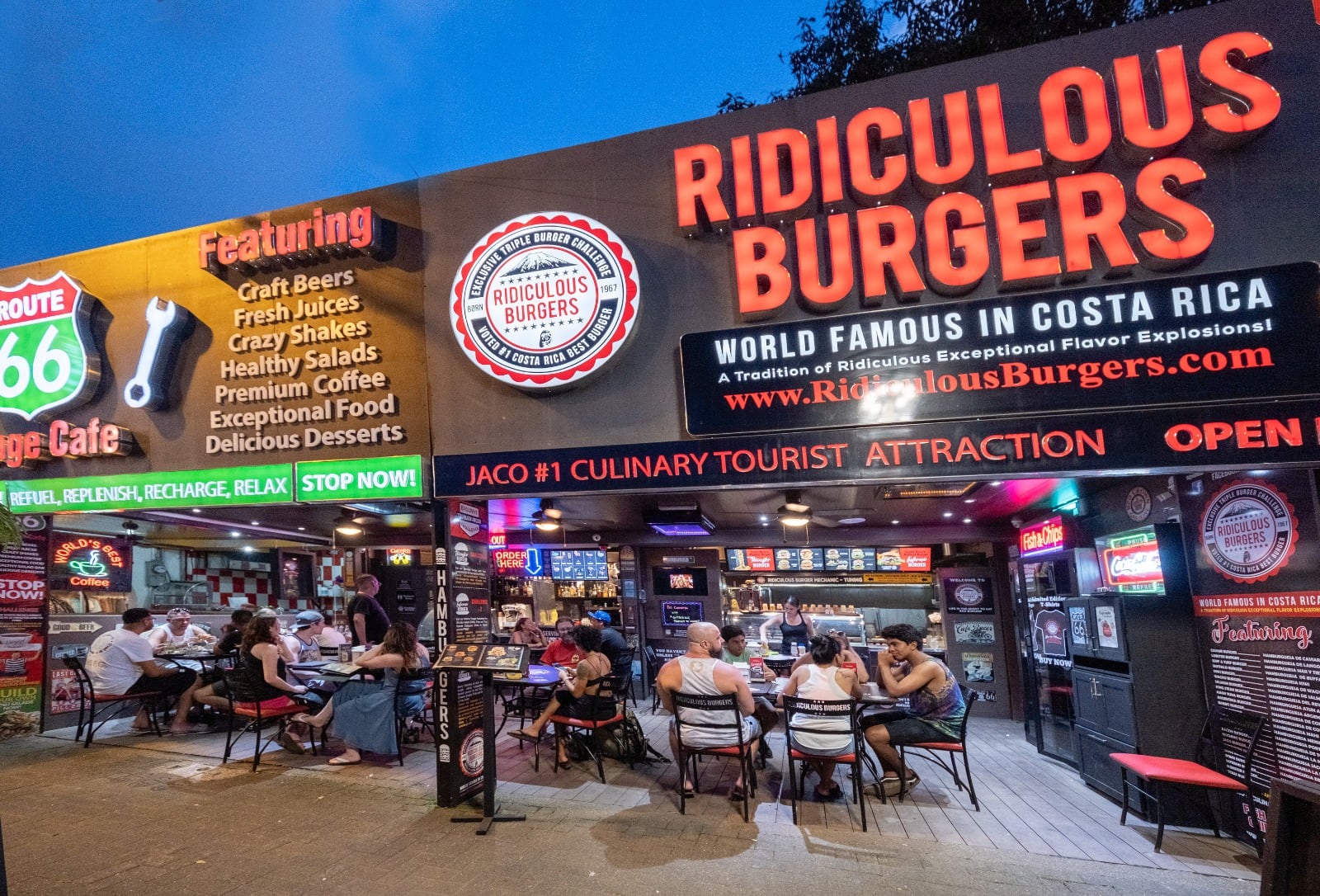 Ridiculous Burgers es un lugar que ofrece las más exóticas hamburguesas, ensaladas y otros platillos.