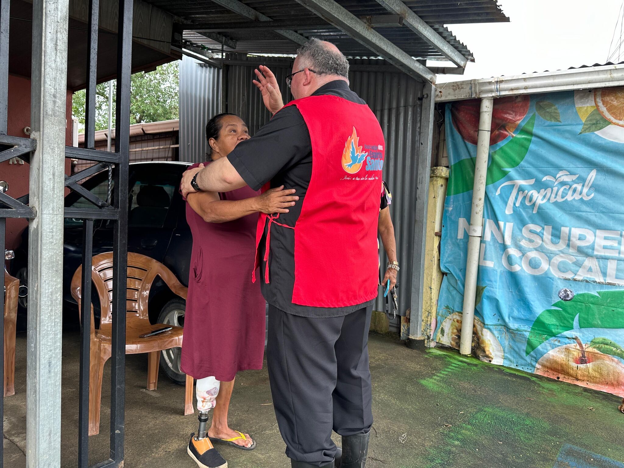 Padre Sergio Valverde está en Guanacaste ayudando a los afectados por las lluvias