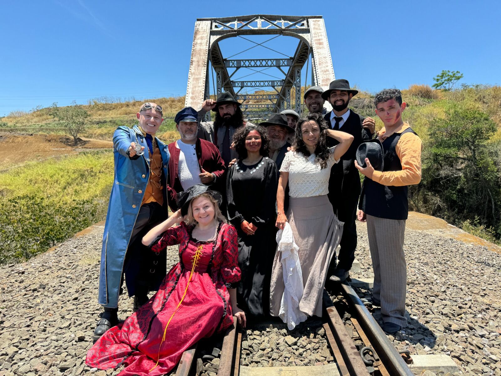 Mario Alfaro, periodista de Informe 11 Las Historias y su sección "El viajero del tiempo"