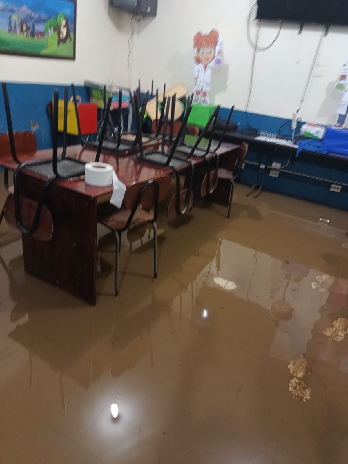 Inundación en escuela La Colina
