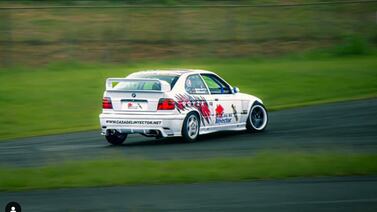 Derrapes de pasión: la historia de un fiebre de la marca BMW y su auto