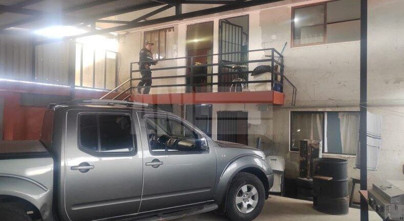 Los cuerpos fueron encontrados en la segunda planta de esta vivienda. Foto Agencia Nacional de Información.