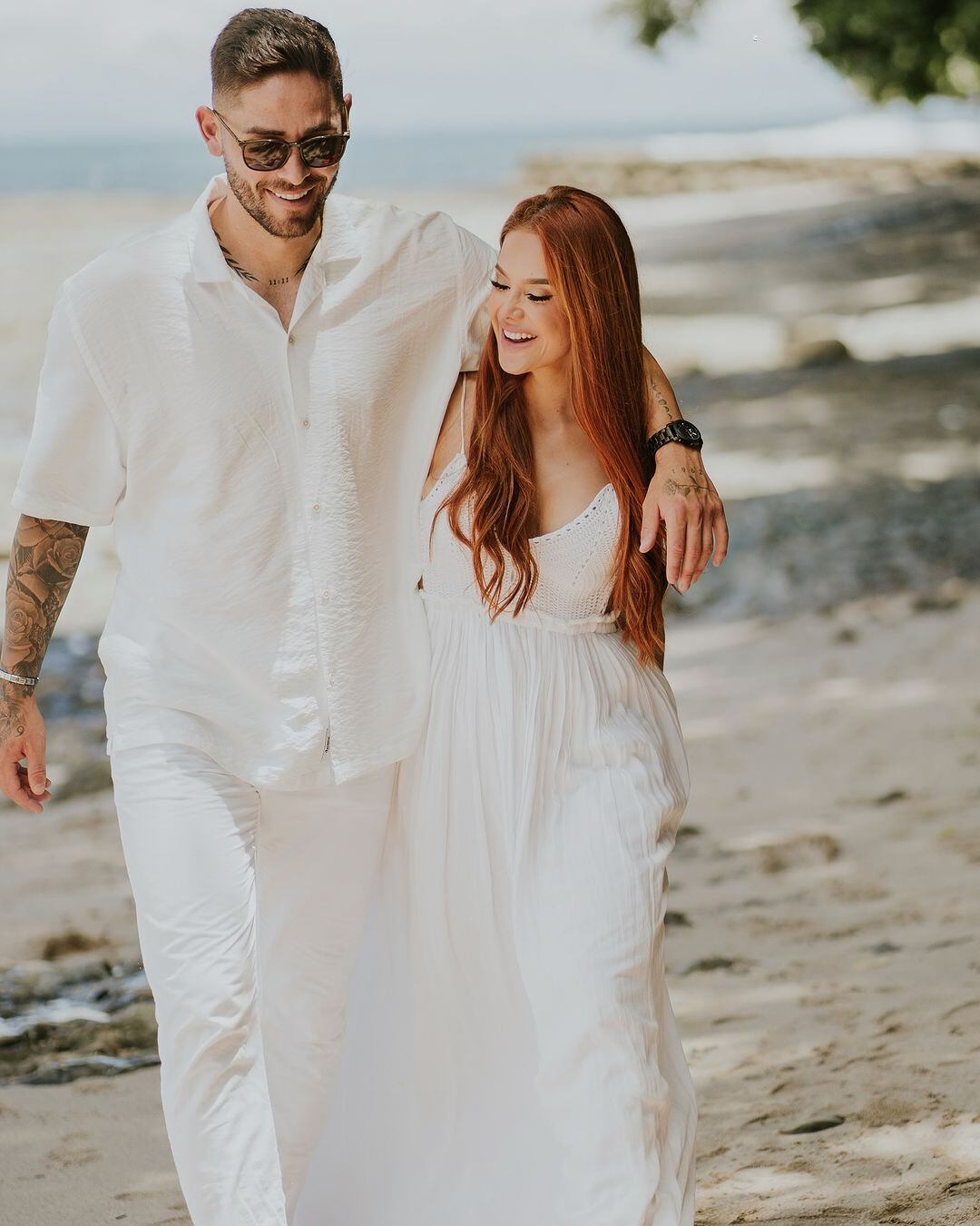 Jugador Jonathan Moya y su promedita Joseline Valverde