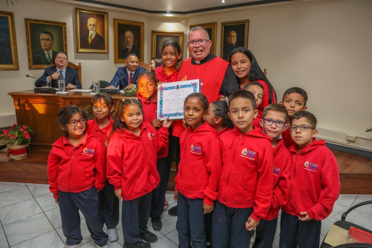 El 27 de febrero del 2023 el  Consejo Municipal de San José declaró Hijo Predilecto de  San José al padre Sergio Valverde de Obras del Espíritu Santo