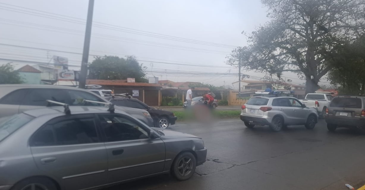 Un accidente entre dos carros terminó con un conductor fallecido por un disparo
