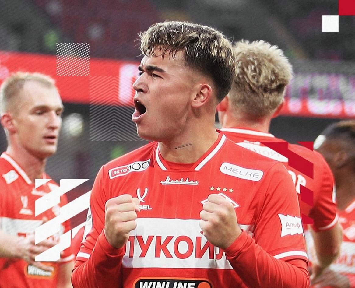 Manfred Ugalde festeja su anotación con el Spartak de Moscú ante el Orenburg.