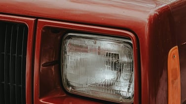Faros de carro: Descubra los pros y contras de los diferentes tipos de luces