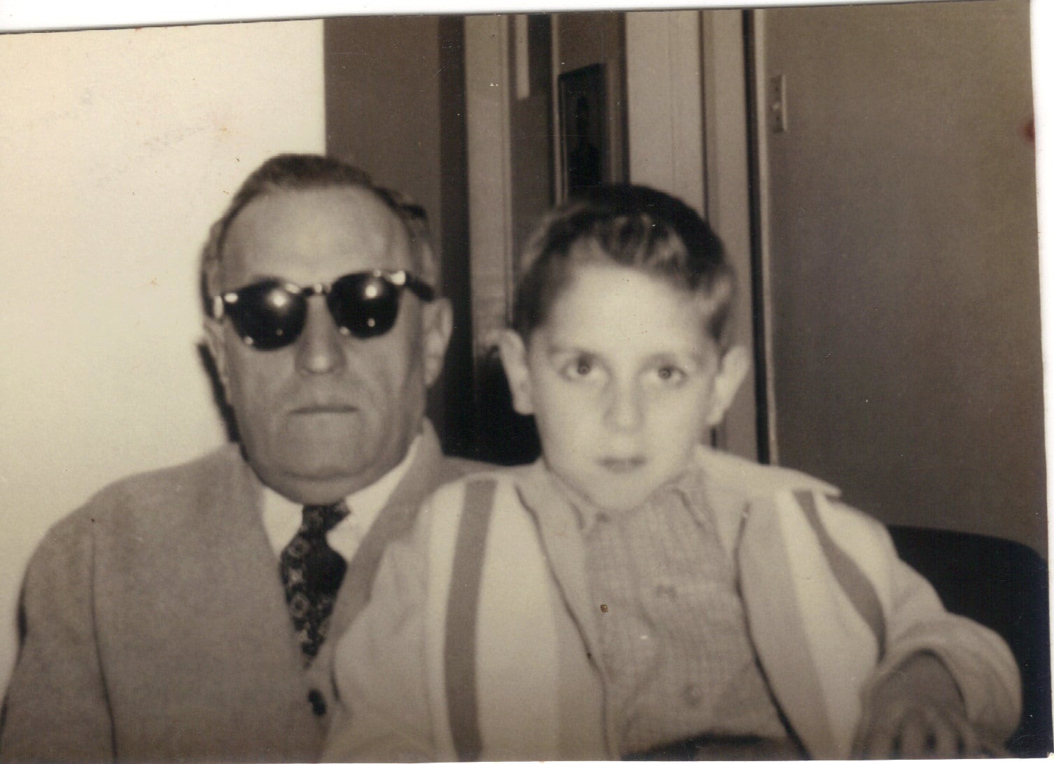 Rafael Ángel Calderón Guardia se casó con María del Rosario Fournier Mora, con quien tuvo tres hijos: Rafael Ángel, Alejandra y María del Rosario. Fue presidente de Costa Rica entre 1940 y 1944