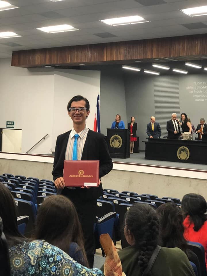 Jota Vargas se graduó como Licenciado en Derecho, de la UCR.