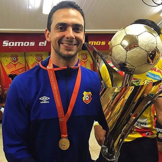 Manuel Vísquez es uno de los miembros más emblemáticos del cuerpo técnico del Herediano.