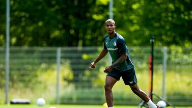 Jeyland Mitchell debuta en la UEFA Champions League, ¿cómo le fue?